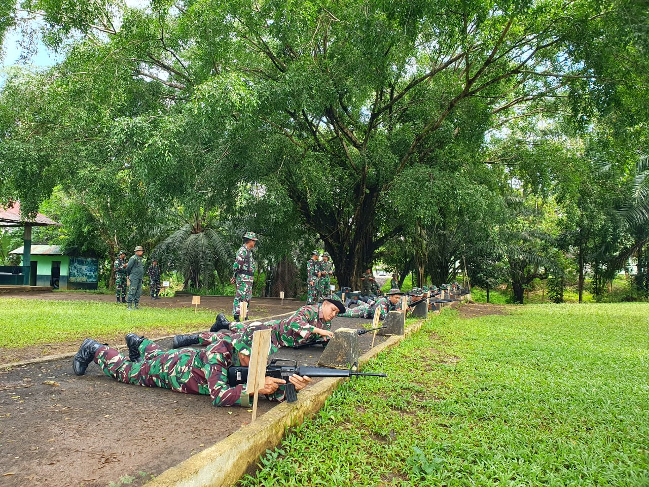 Tingkatkan Kemampuan Prajurit, Korem 131/Santiago Gelar Latihan Menembak 