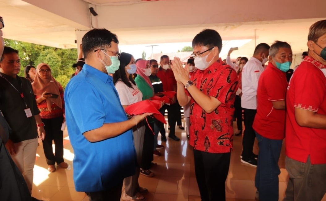 Walikota Andrei Hadiri Gerakan Pembagian 10 Juta Bendera Merah Putih di Manado