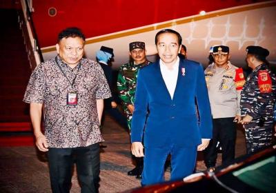 Tiba di Bandara Sam Ratulangi, Presiden RI Joko Widodo Disambut Gubernur Sulut Olly Dondokambey