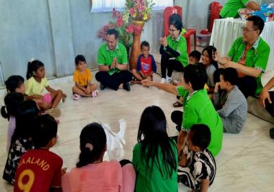 Ketua KPAS GMIM Pnt Michael Mait Hibur Anak-anak Korban Terdampak Bencana di Kota Bitung