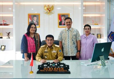 Gubernur Sulut Yulius Selvanus Sambut Hangat Denny Tuejeh Bersama Istri
